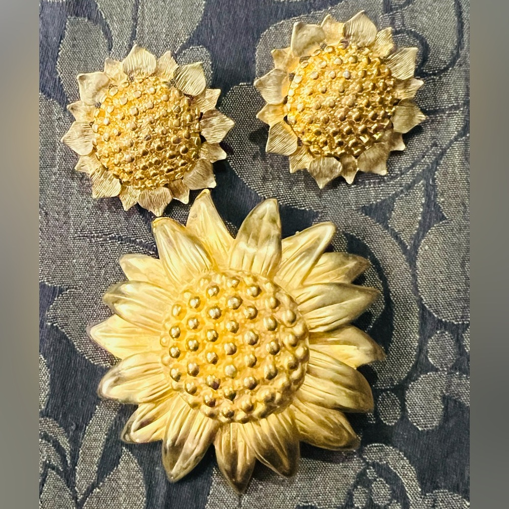 Doreen Ryan Sunflower Brooch & Earrings (Clip)